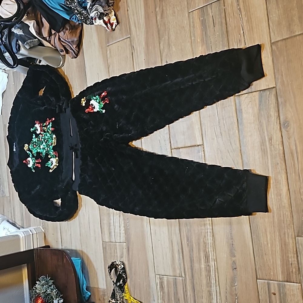 Miss Chevious large women's Christmas set